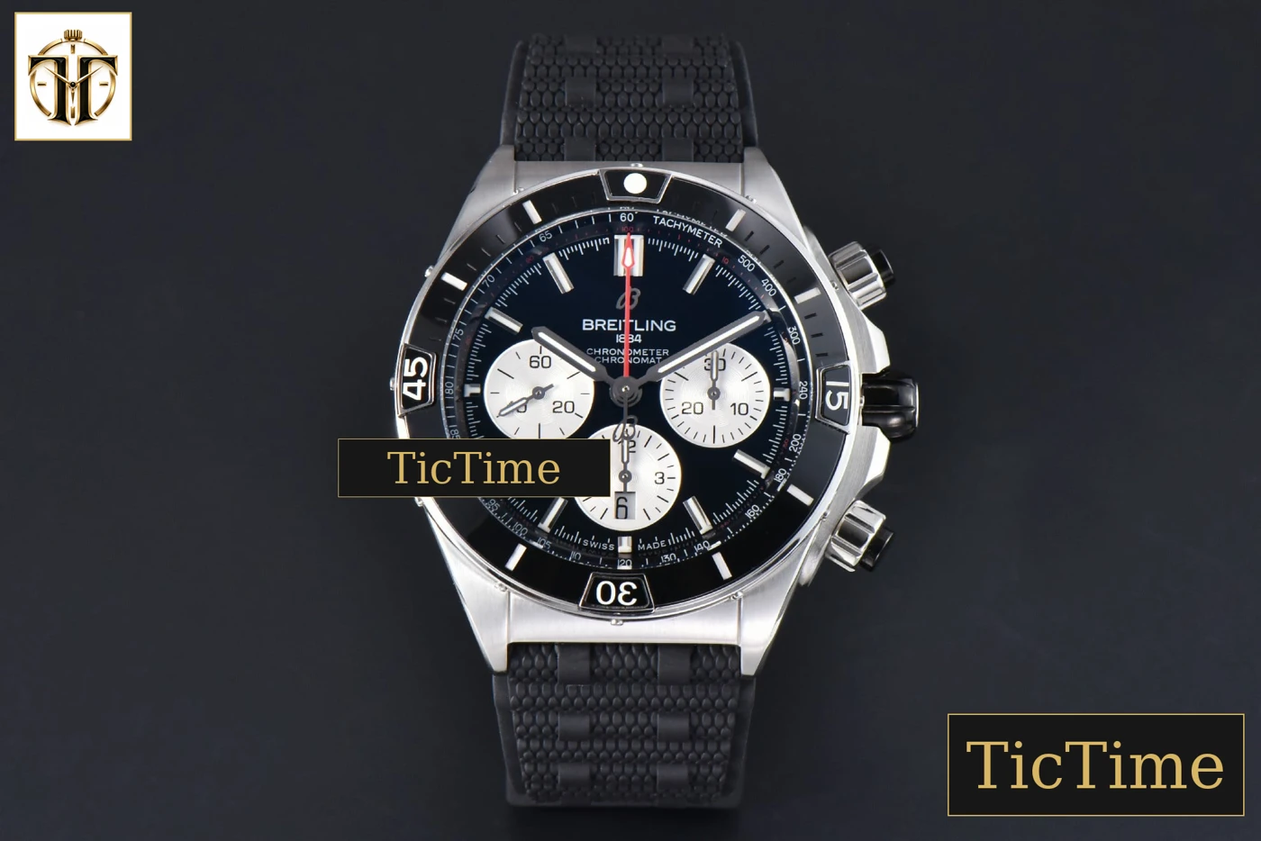 Vista frontal — Chronomat B01 44mm BLSF Black Bezel Black Dial White Subdial Rubber Strap 7750