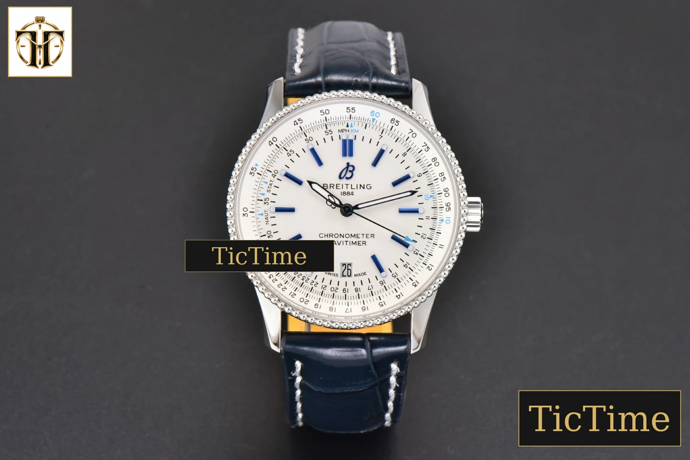 Vista frontal — Navitimer 41mm TF White Dial Black Leather Strap 2824