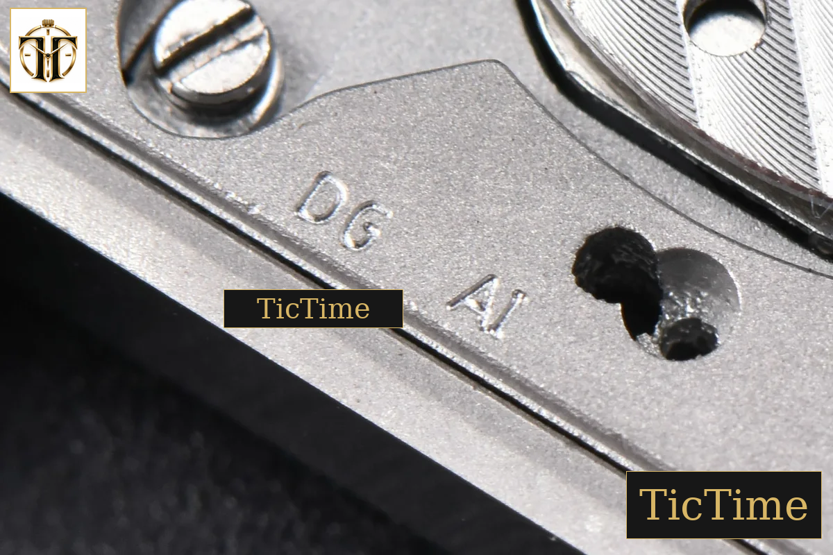 Tank Must Large 33.7×25.5mm K11F Diamond Bezel Black Dial Black Leather Strap Quartz — foto 18