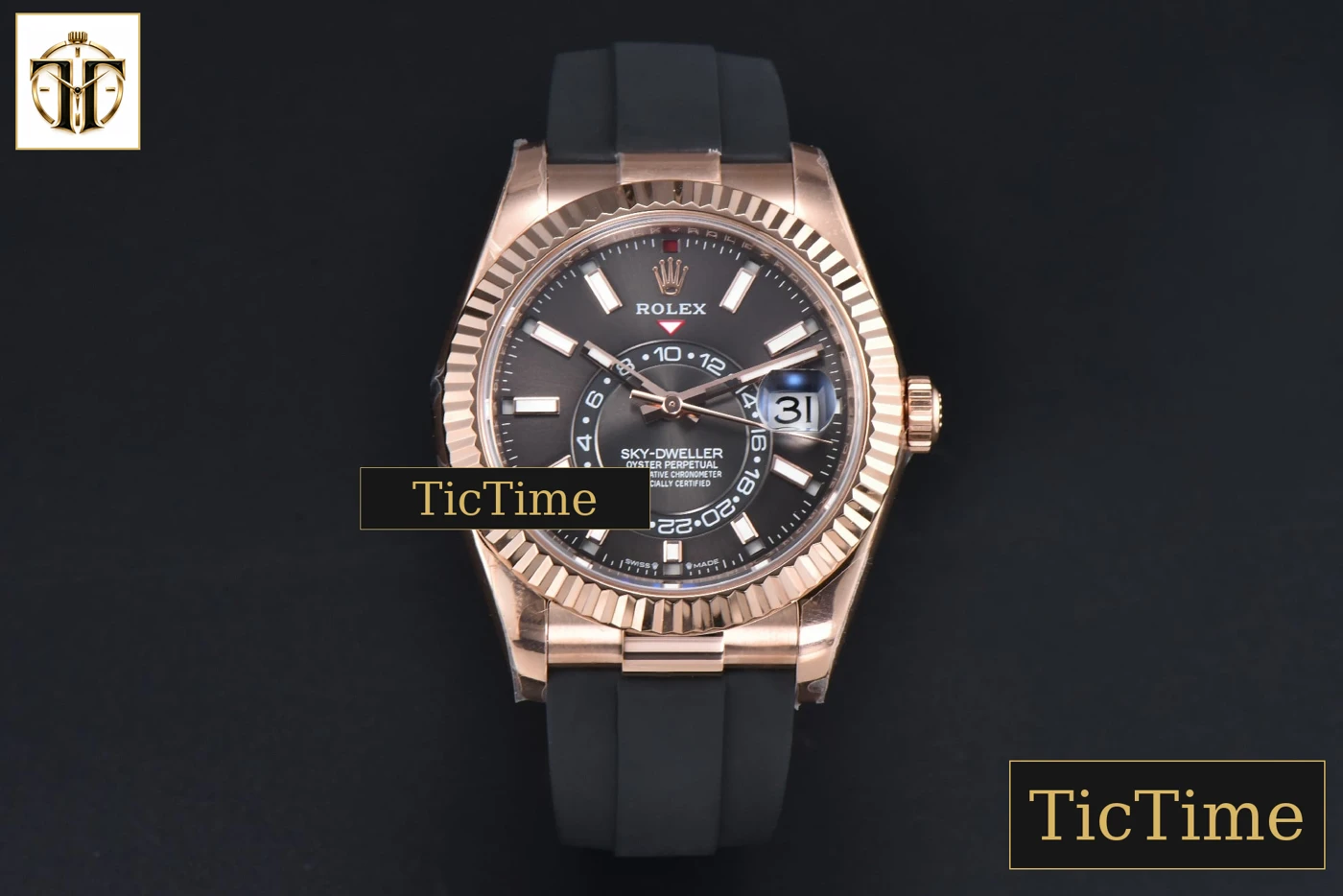 Vista frontal — Sky-Dweller 336935 42mm ZF RG Case Grey Dial Rubber Oysterflex Strap (Tungsten)
