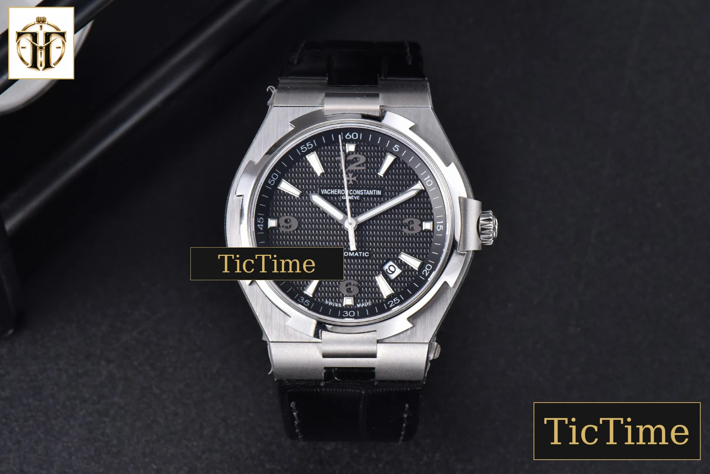 Vista frontal — Overseas 47040 42mm MKF Gray Textured Dial Rubber Strap 9015