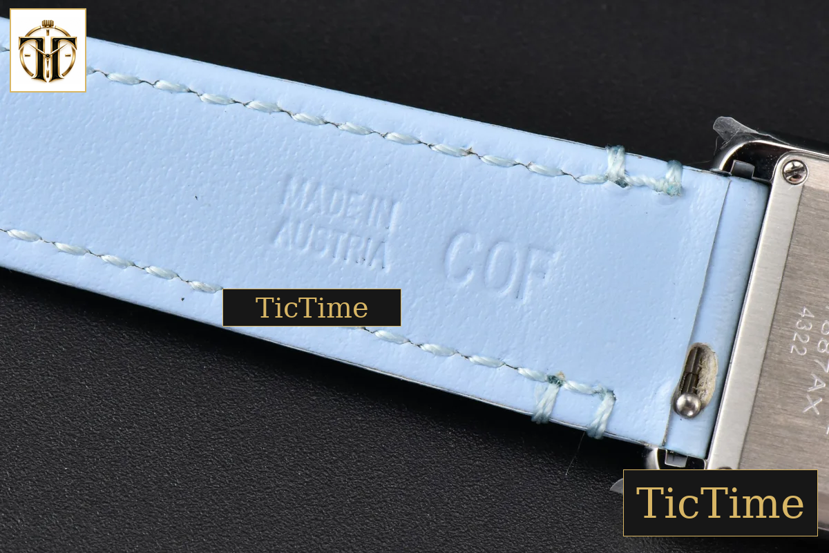 Tank Must Small 29.5×22mm K11F White Dial Blue Smooth Calf Strap Quartz — foto 24