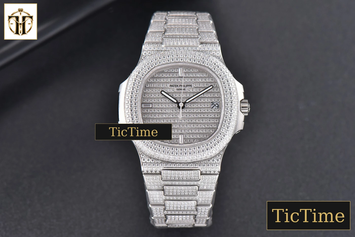 Vista frontal — Nautilus 5719/1G PPF Full Diamonds Dial and Bracelet 324CS