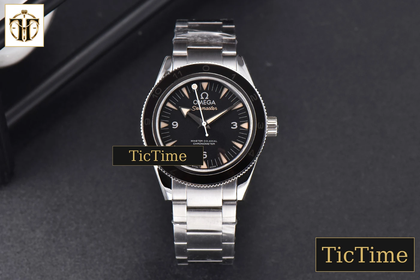 Vista frontal — SeaMaster Spectre 007 41mm VSF Black Limited Dial SS Bracelet A8400