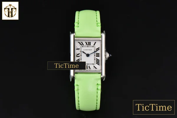 Foto frontal — Tank Must Small 29.5×22mm K11F White Dial Green Smooth Calf Strap Quartz