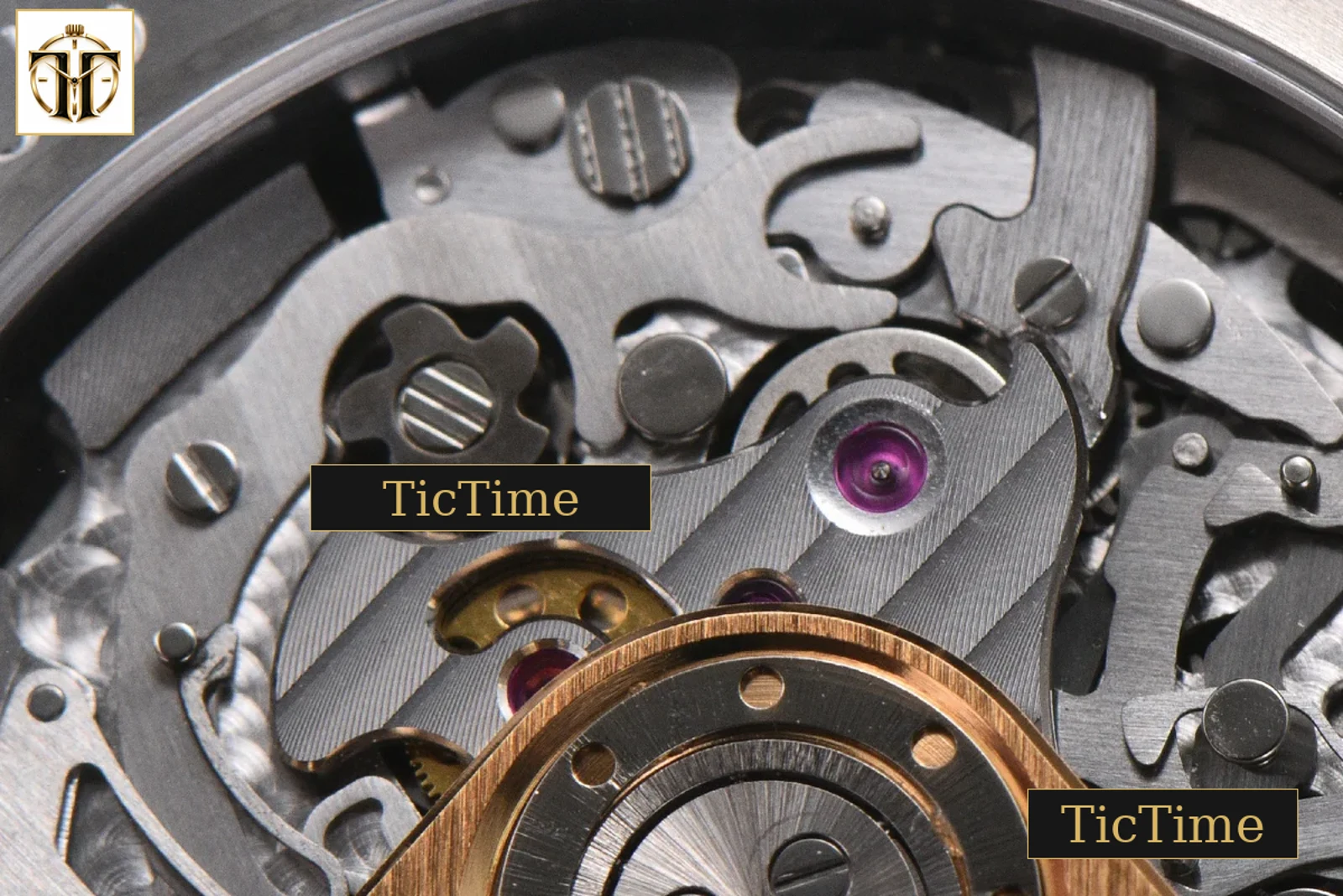 Code 11.59 Chrono 26393 41mm APSF Silver Dial Gold Hands Gray Leather Strap SA4401 — foto 19