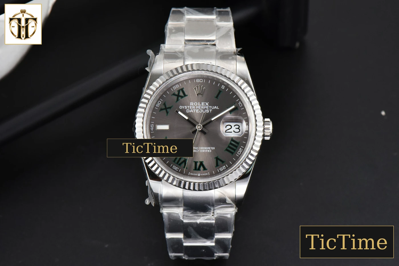 Vista frontal — DateJust Wimbledon 36mm BPF Gray Dial Green Roma Marker Oyster Bracelet A2824