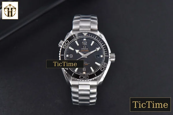 Foto frontal — Planet Ocean 600m 43.5mm VSF Black Dial SS Bracelet A8906