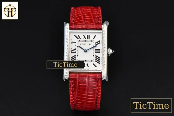 Foto frontal — Tank Must Large 33.7×25.5mm K11F Diamond White Dial Red Croc Strap Quartz