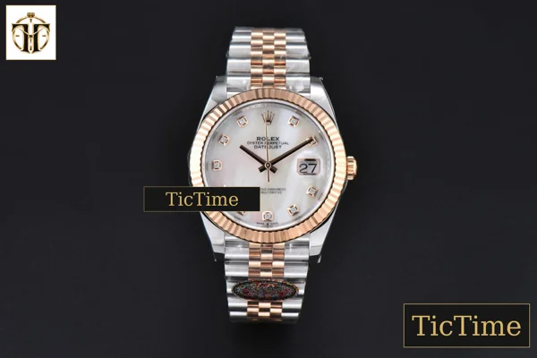 Foto frontal — DateJust 126331 41mm Clean Factory RG/SS MOP Dial Jubilee Bracelet VR3235