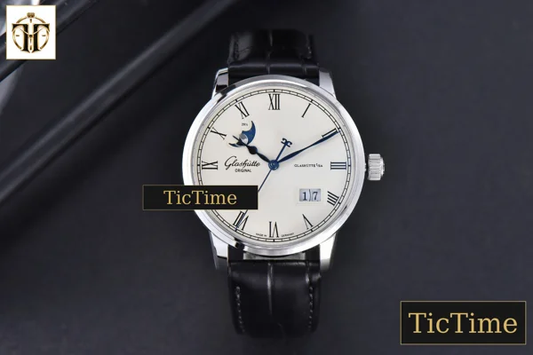 Foto frontal — Excellence Panorama Date Moonphase 40mm V9F SS White Dial Black Leather Strap A100