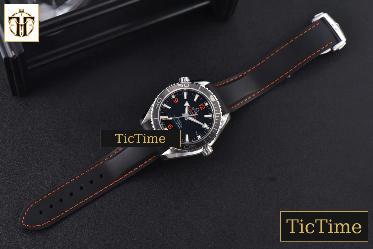 Planet Ocean 600m 42mm VSF Black Dial Orange Marker Rubber Strap A8500 — foto 28
