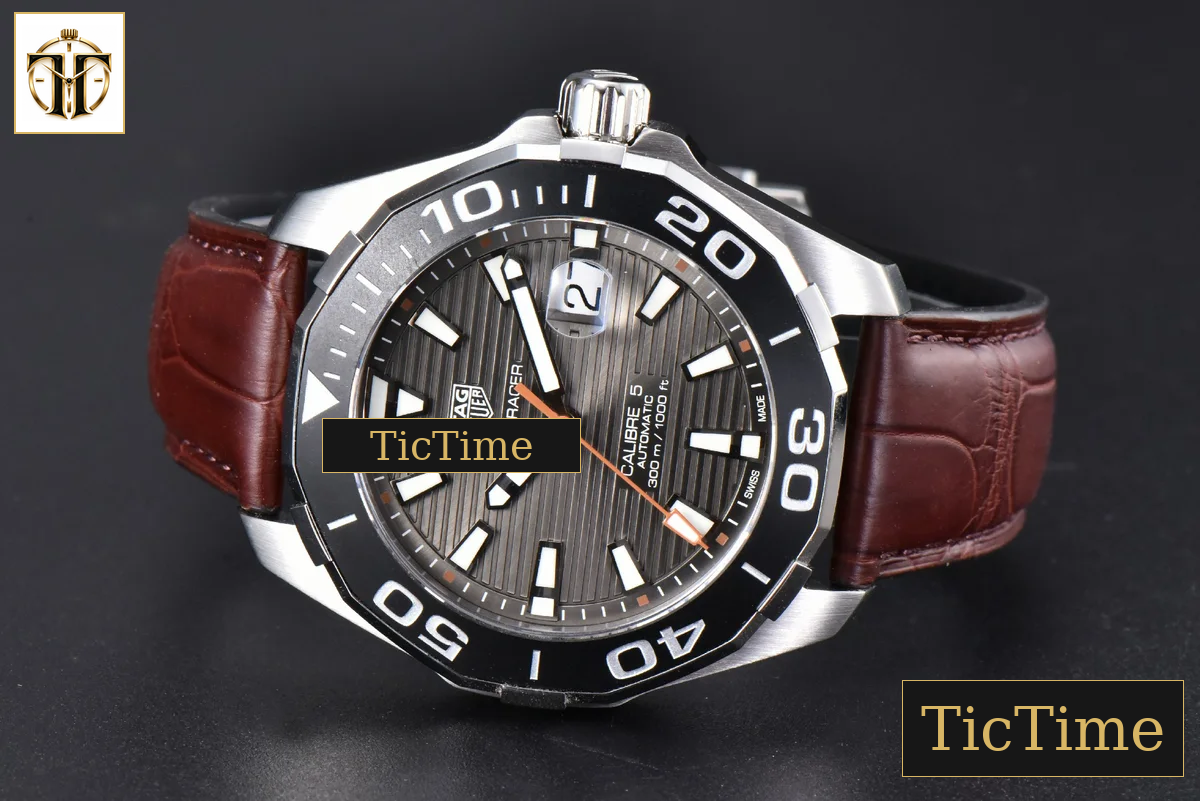 Aquaracer Calibre 5 43mm OF Black Dial Brown Hand Brown Leather Strap SW200 — foto 13