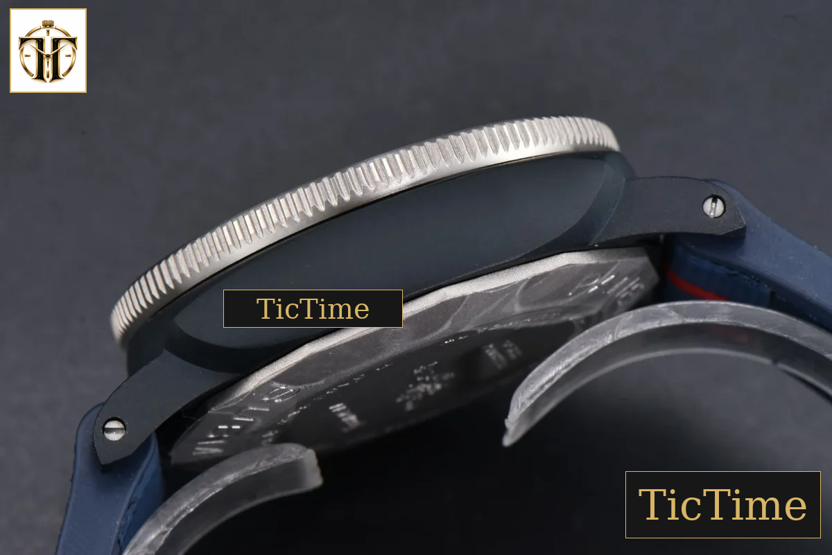 Submersible Luna Rossa PAM1543 44mm VSF White Dial Gummy Strap P900 — foto 17