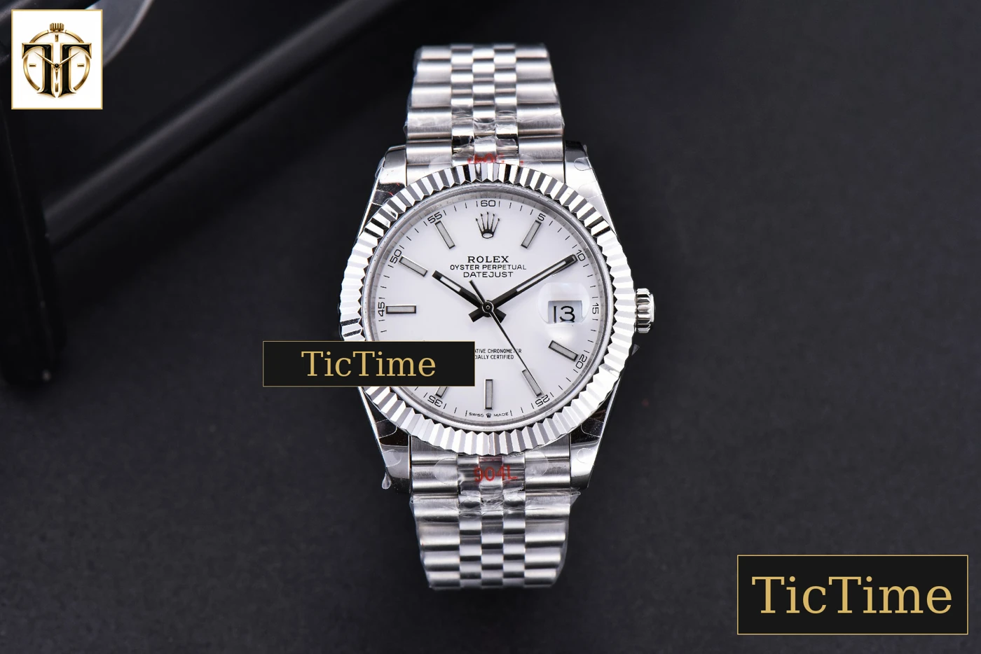 Vista frontal — Datejust 41mm GMF SS White Dial Lume Marker Fluted Bezel Jubille Bracelet VR3235