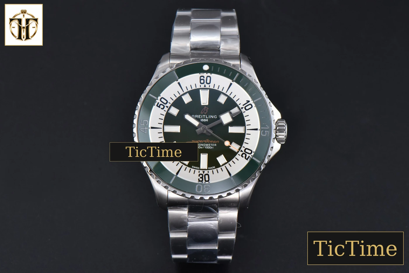 Vista frontal — SuperOcean 44mm TF Green/White Dial SS Bracelet A2824
