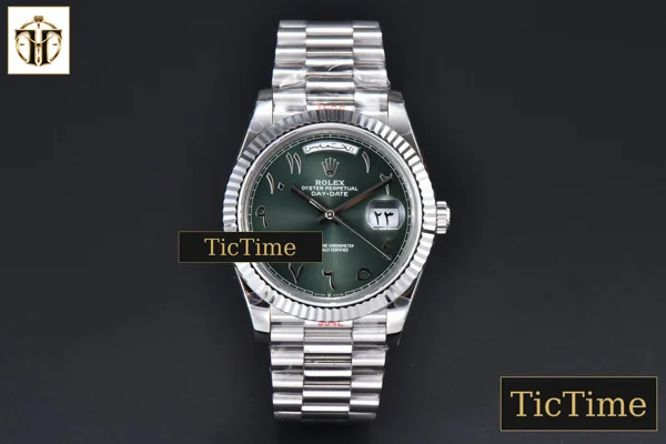 Foto frontal — DayDate 904L Oliva 40mm GMF Green Arabic Dial President Bracelet A2836