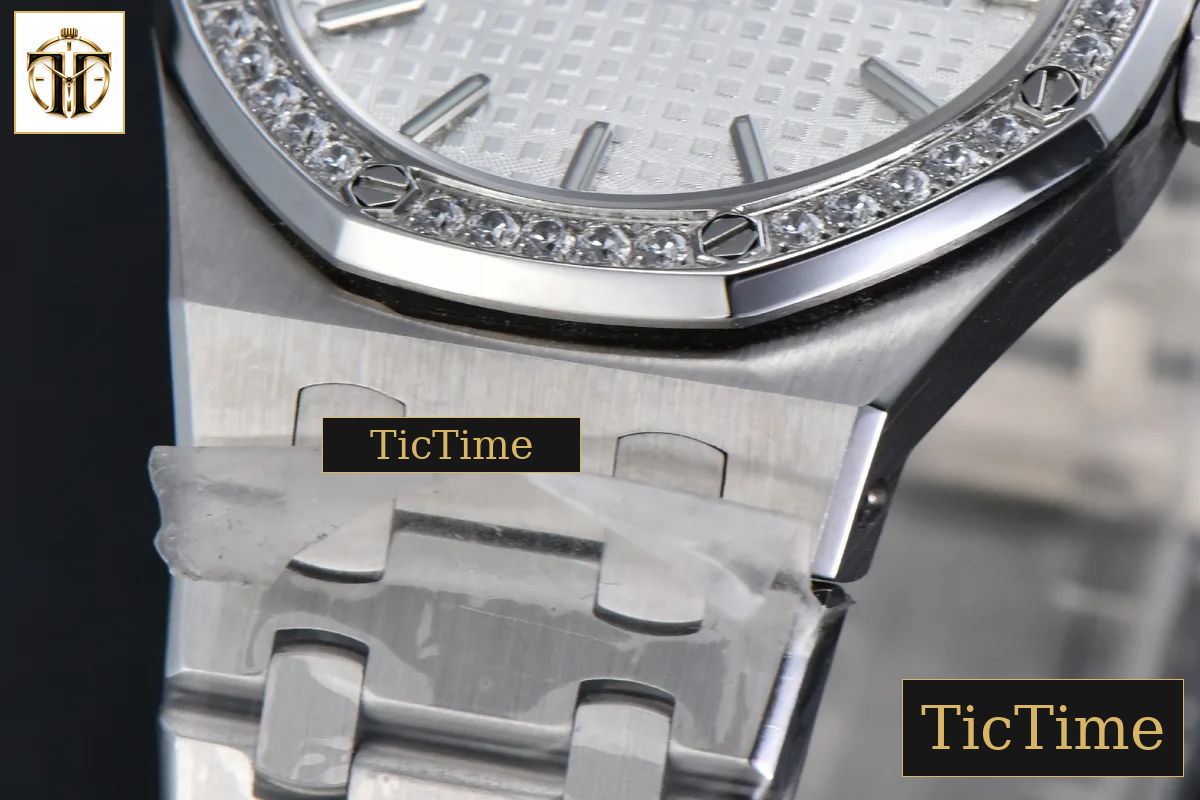 Royal Oak Ladies 67650ST 33mm V7F White Dial Diamond Bezel SS Bracelet Quartz — foto 10