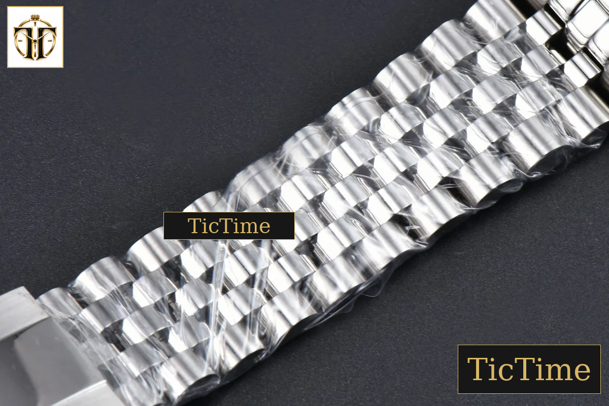Heritage Black Bay Anthracite 39mm KRF Black Dial SS Bracelet A2824 — foto 33