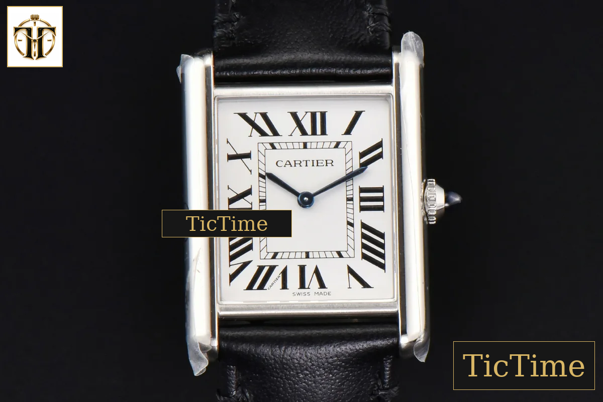Tank Must Large 33.7×25.5mm K11F White Dial Smooth Black Strap Quartz — foto 2