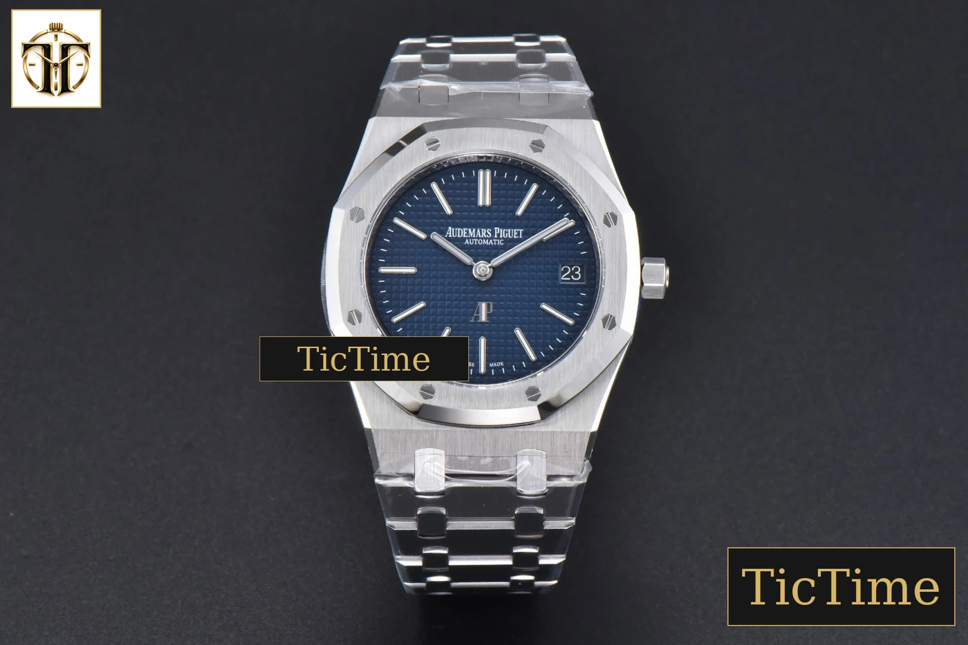 Vista frontal — Royal Oak “50th Anniversary” 16202 39mm ZF Blue Textured Dial SS Bracelet A7121