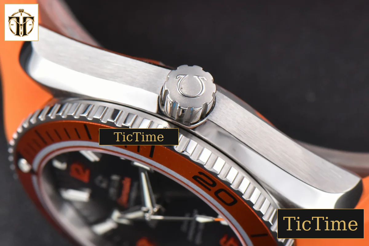Planet Ocean 600m 42mm VSF Black Dial Orange Bezel Orange Rubber Strap A8500 — foto 12