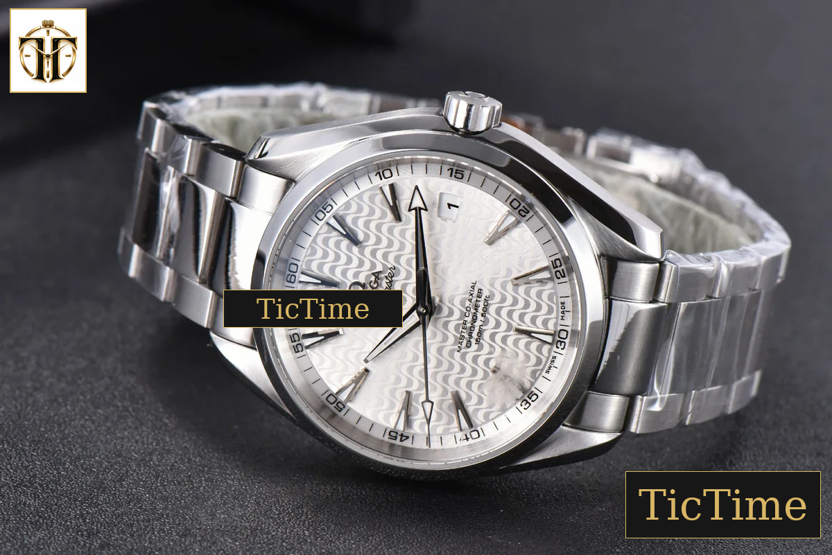 Aqua Terra 150M 41mm VSF White Wave Dial Silver Markers SS Bracelet A8500 — foto 10