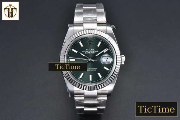 Foto frontal — DateJust 904L Mint 126334 41mm Clean Factory Green Dial Oyster Bracelet VR3235