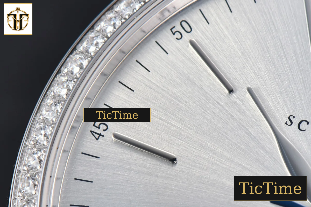 Portofino 40mm V7F Diamond Silver Dial Black Leather Strap A2892 — foto 6