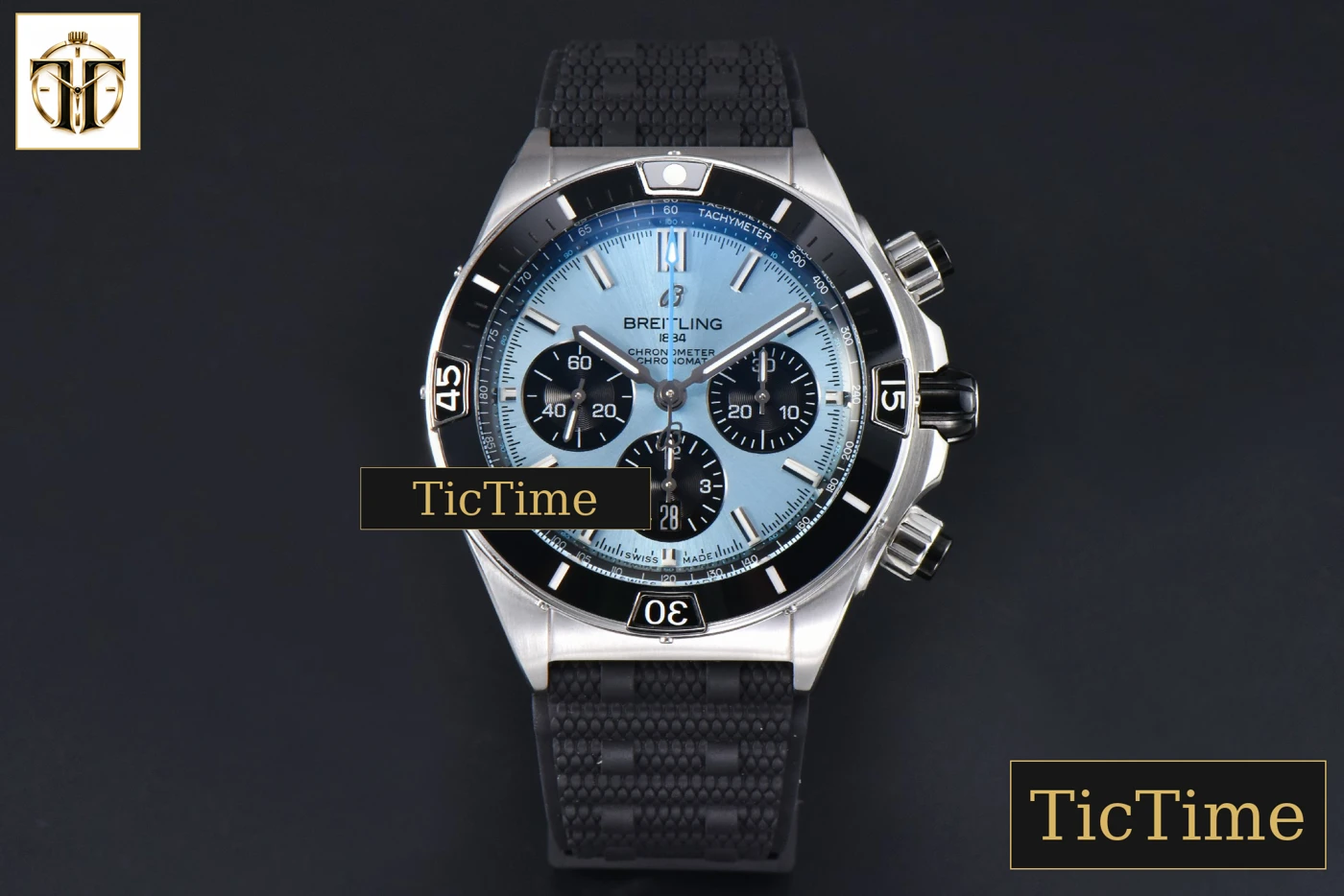 Vista frontal — Chronomat B01 44mm BLSF Black Bezel Blue Dial Black Subdial Rubber Strap 7750