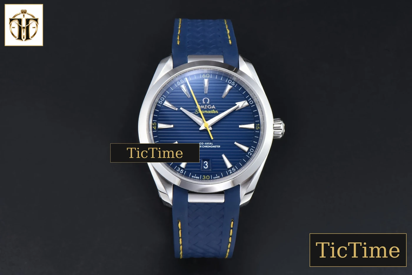 Vista frontal — Aqua Terra 150M 41mm VSF SS Dark Blue Dial Yellow Hand Dark Blue Rubber Strap A8900