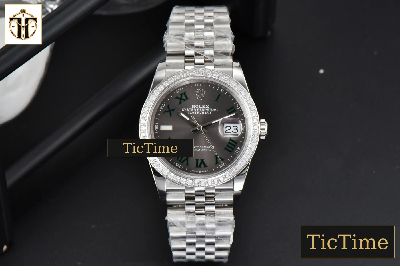 Vista frontal — DateJust 36mm BPF Diamond Wimbledon Gray Dial Green Roma Marker Jubilee Bracelet A2824