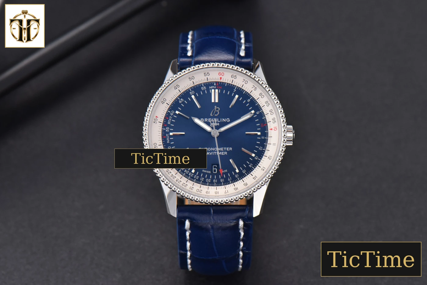 Vista frontal — Navitimer 41mm V7F Blue Dial Blue Leather Strap A2824