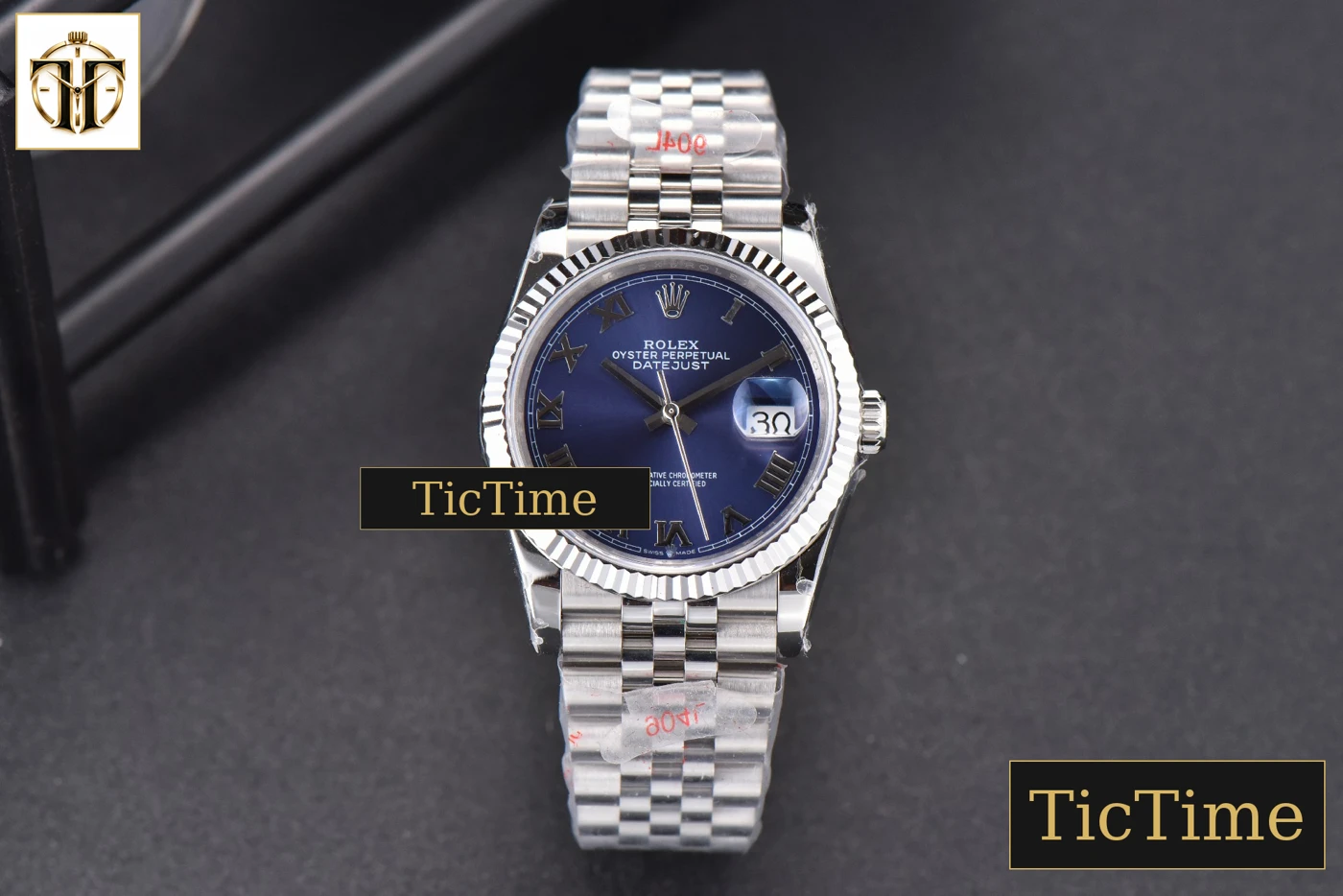 Vista frontal — DateJust 36mm GMF SS Blue Dial Roma Marker Jubilee Bracelet VR3235