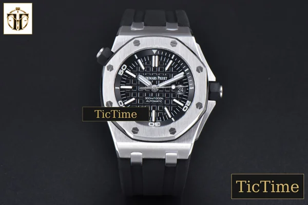 Foto frontal — Royal Oak Offshore Diver 15703 42mm ZF Black Dial Black Rubber Strap SA3120
