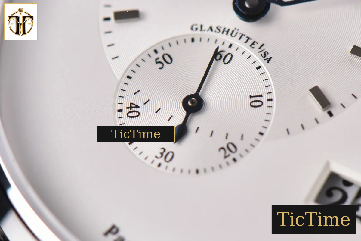 PanoMatic Lunar 40mm TZF White Dial Black Leather Strap A23J — foto 7