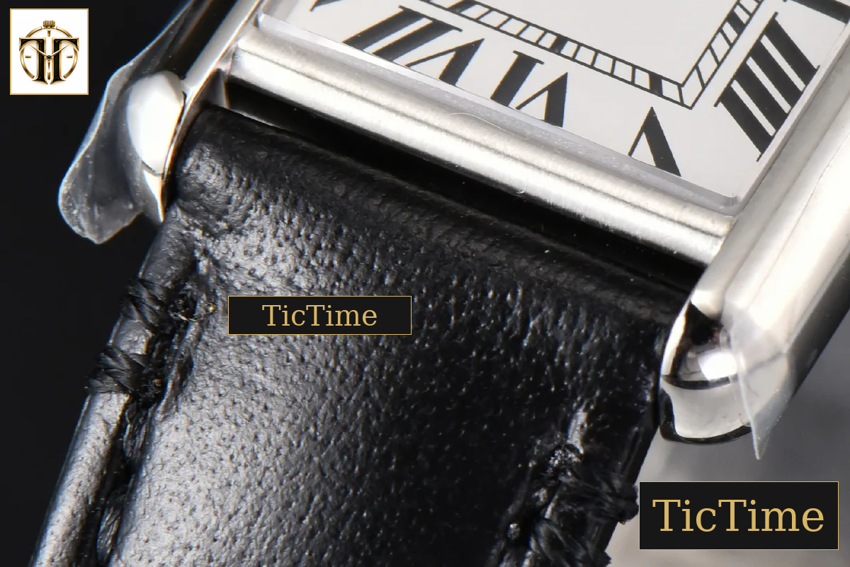 Tank Must Small 29.5×22 mm K11F White Dial Black Smooth Strap Quartz — foto 8