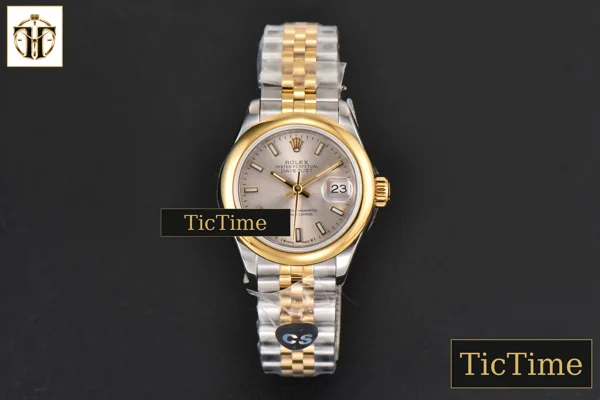 Foto frontal — DateJust Ladies 28mm WF YG/SS Smooth Bezel Silver Dial Jubilee Bracelet A2236
