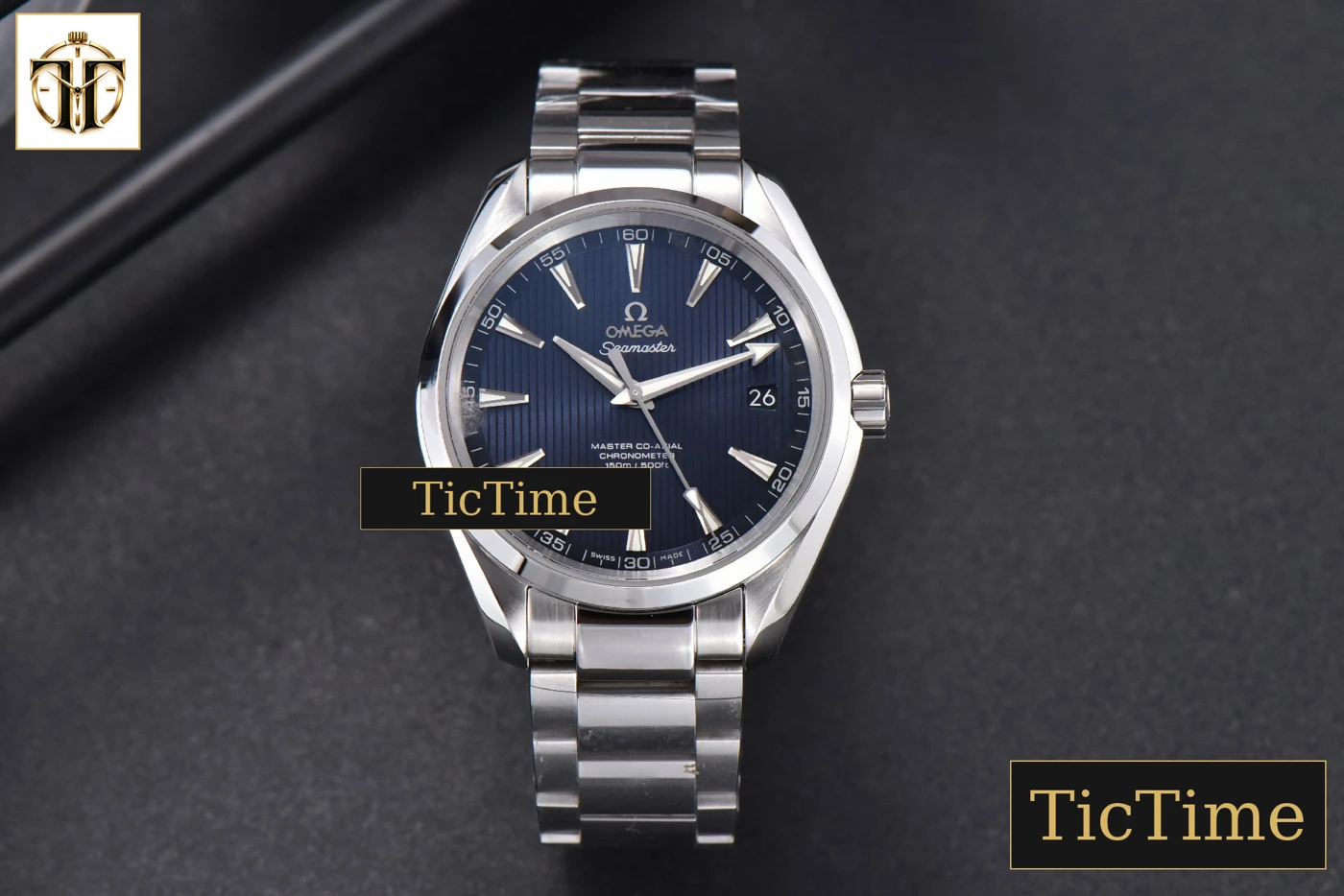 Vista frontal — Aqua Terra 150M 41mm VSF Blue Textured Dial SS Bracelet A8500