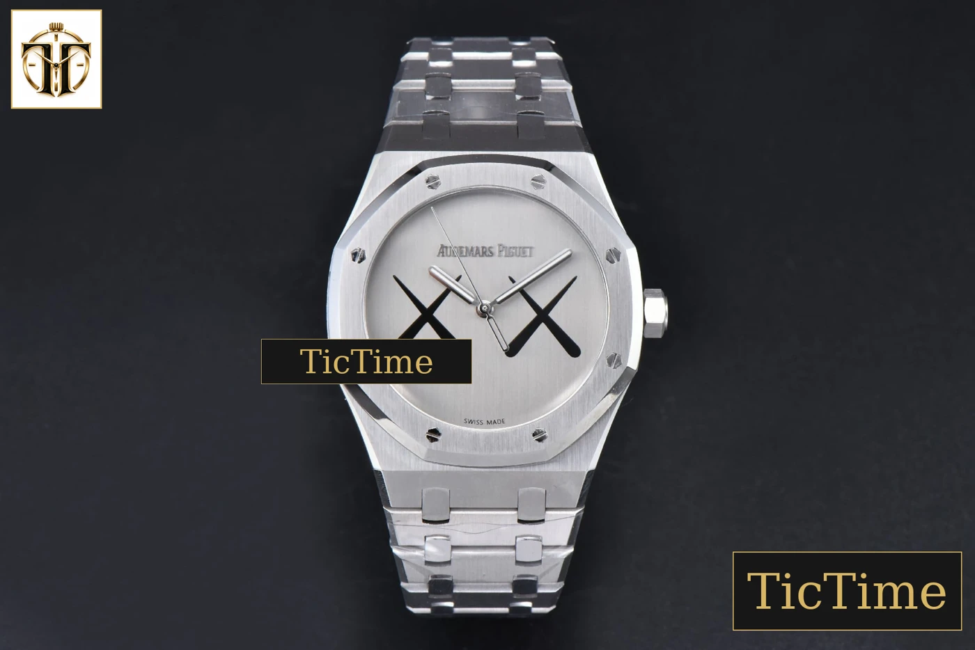 Vista frontal — Royal Oak XX KAWS 15500 41mm APSF White Dial SS Bracelet A4302