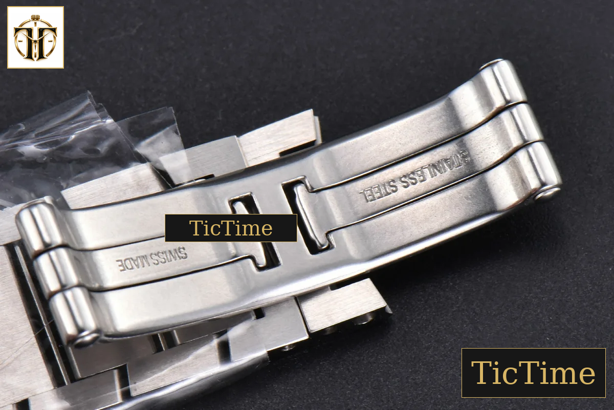 Tank Francaise Small 25.7mmx 21.2mm K11F SS Bracelet Quartz — foto 21