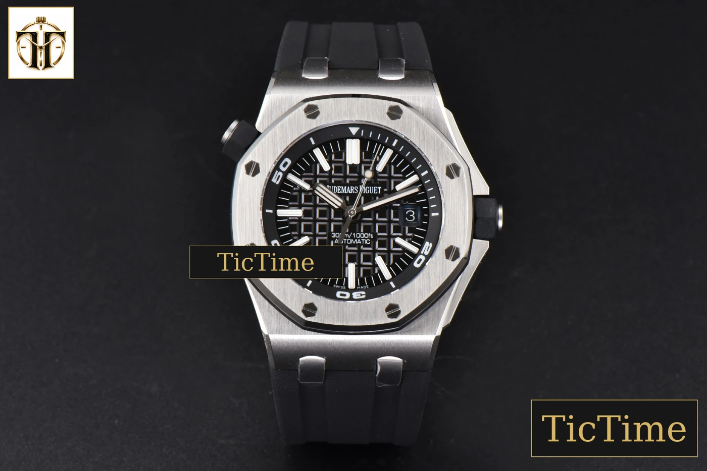 Vista frontal — Royal Oak Offshore Diver 15710 42mm APSF Black Dial Black Rubber Strap SA3120