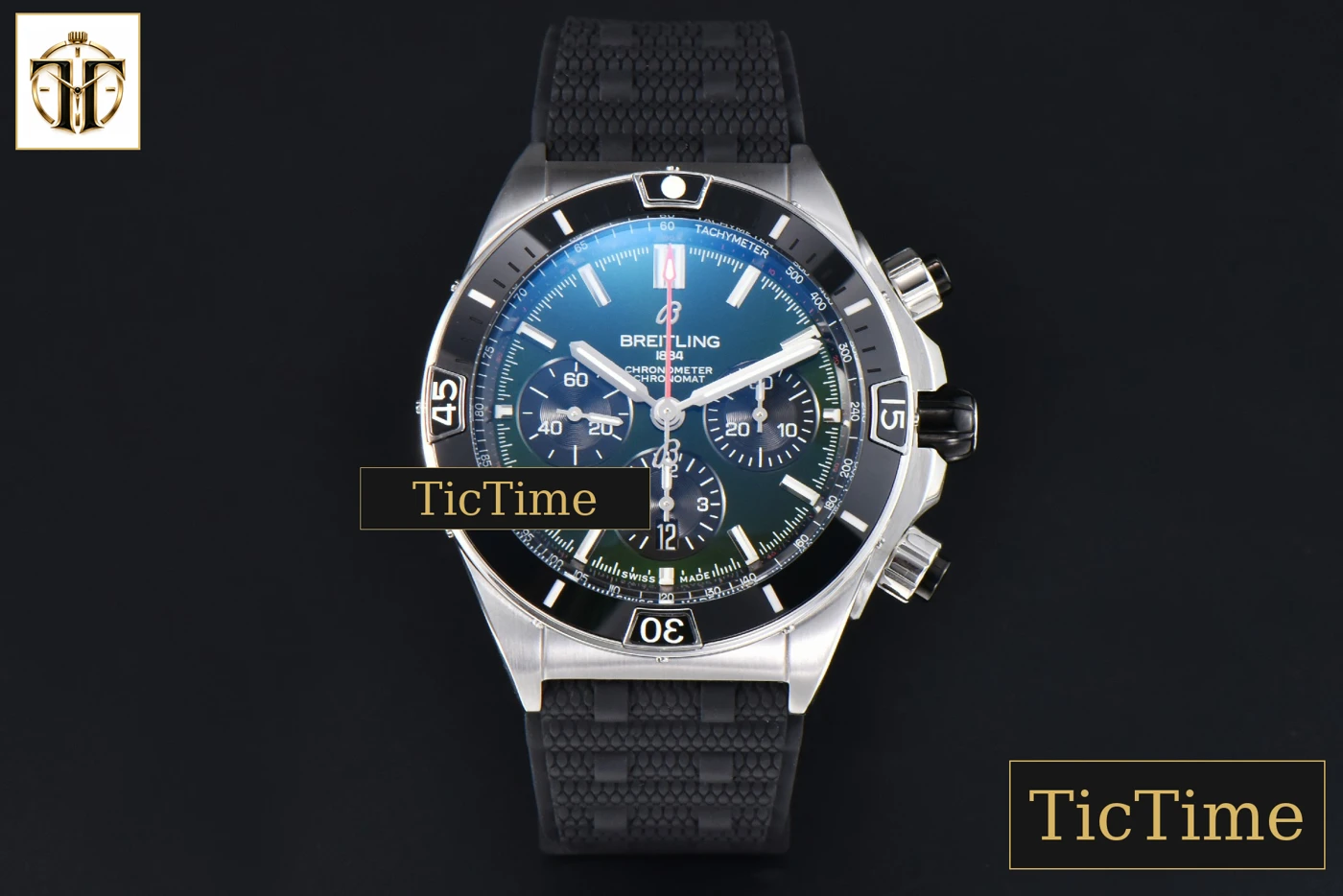Vista frontal — Chronomat B01 44mm BLSF Black Bezel Green Dial Rubber Strap 7750