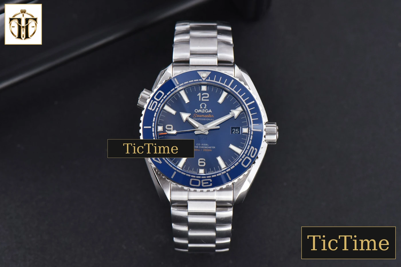 Vista frontal — Planet Ocean 600m 43.5mm VSF Blue Dial SS Bracelet A8906