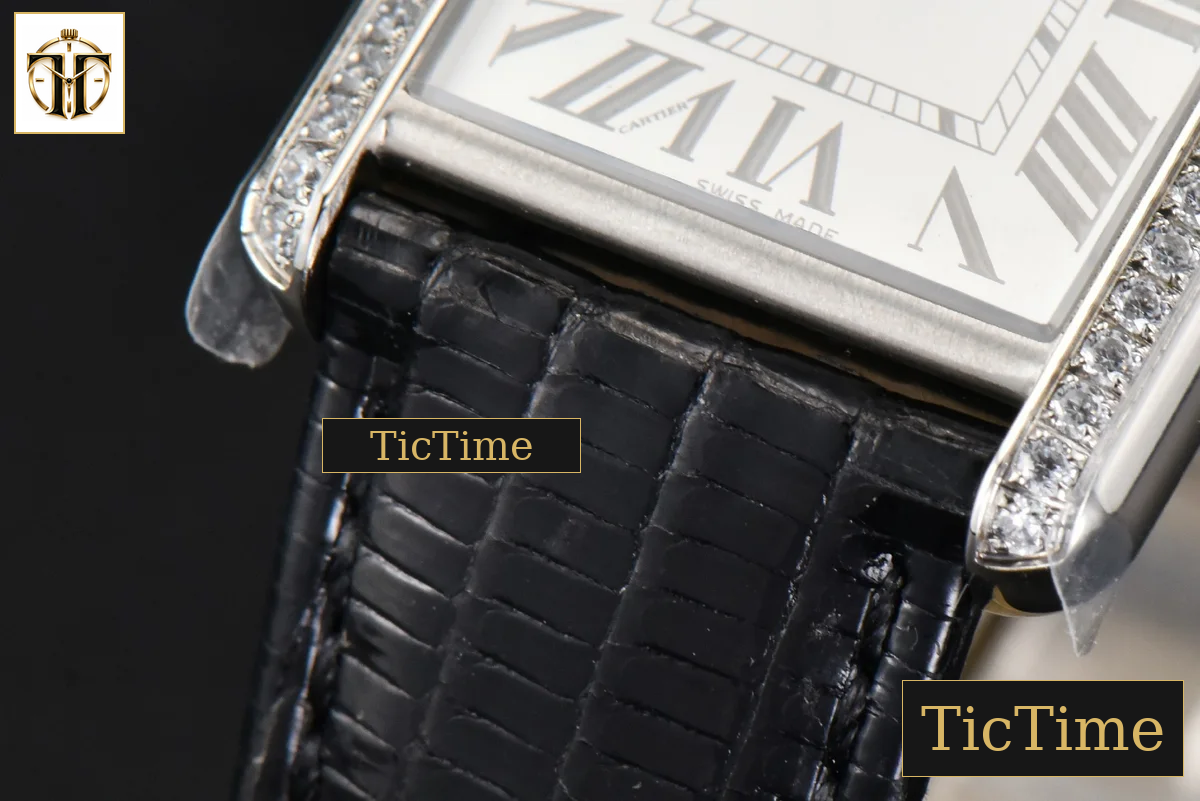 Tank Must Large 33.7×25.5mm K11F Diamond White Dial Black Croc Strap Quartz — foto 8