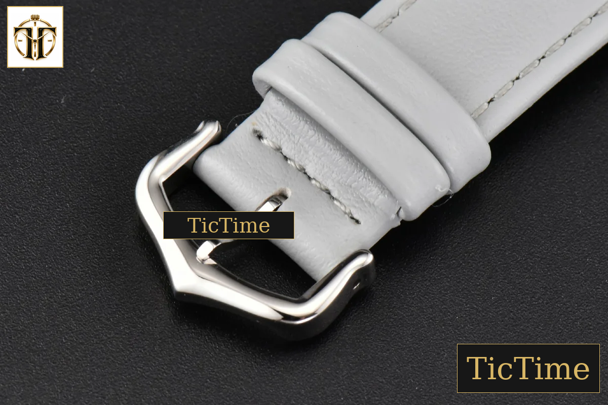 Tank Must Large 33.7×25.5mm K11F White Dial Gray Smooth Calf Strap Quartz — foto 22
