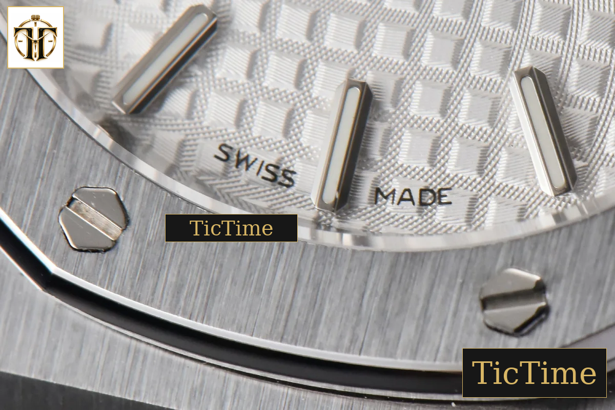 Royal Oak Ladies 33mm 8F White Dial SS Bracelet Swiss Quartz — foto 9