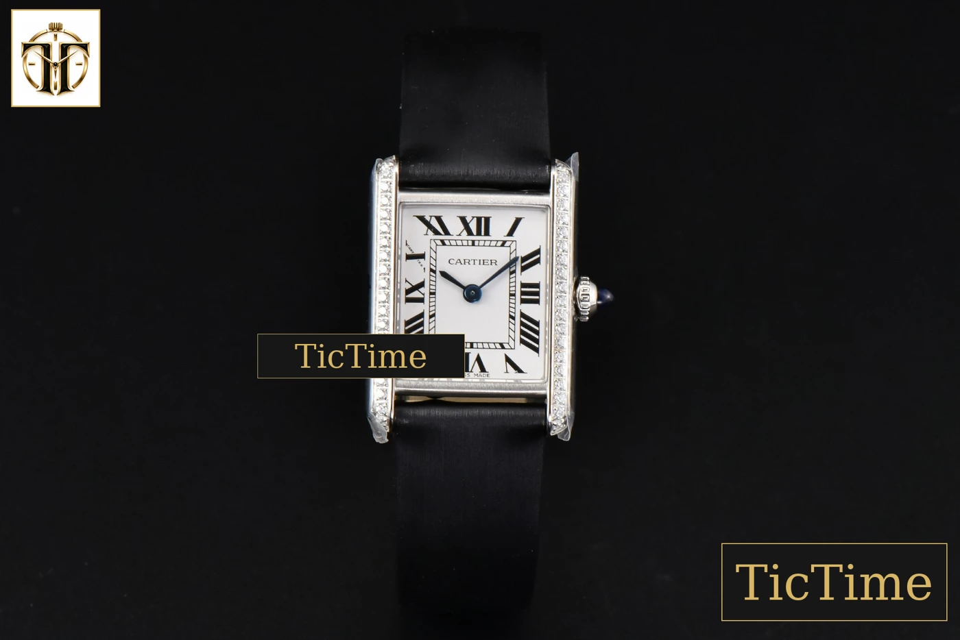 Vista frontal — Tank Must Small 29.5×22mm K11F Diamond White Dial Black Smooth Strap Quartz