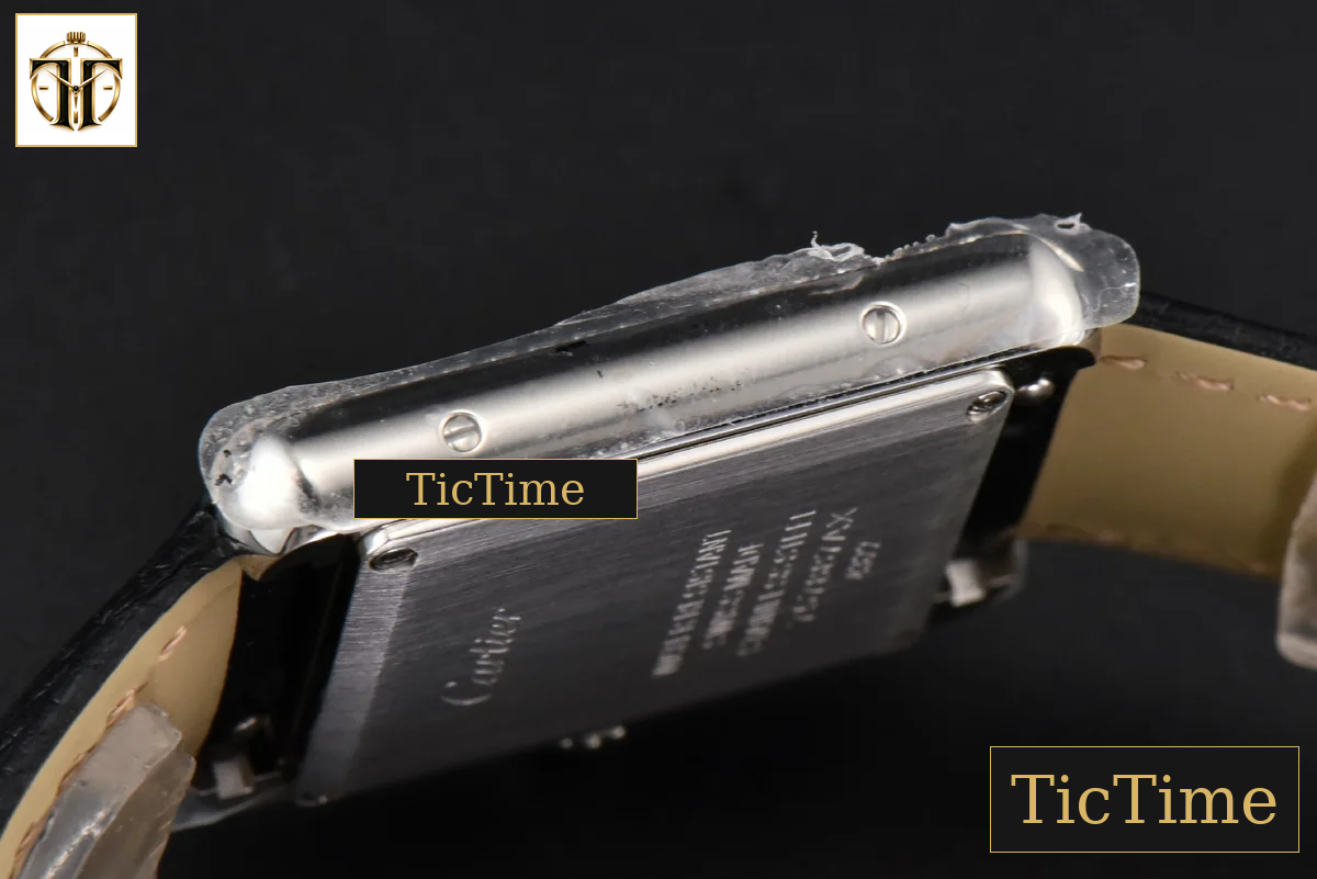 Tank Must Small 29.5×22mm K11F Diamond White Dial Litchi Grained Smooth Strap Quartz — foto 13