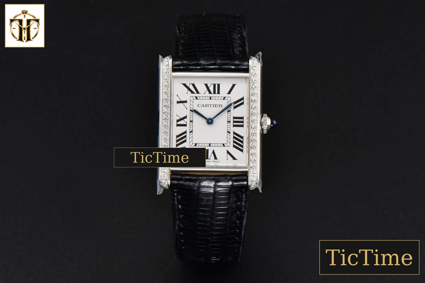 Vista frontal — Tank Must Large 33.7×25.5mm K11F Diamond White Dial Black Croc Strap Quartz